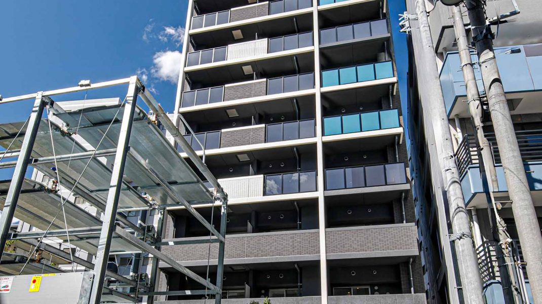 プレサンスレイズ泉高岳駅前